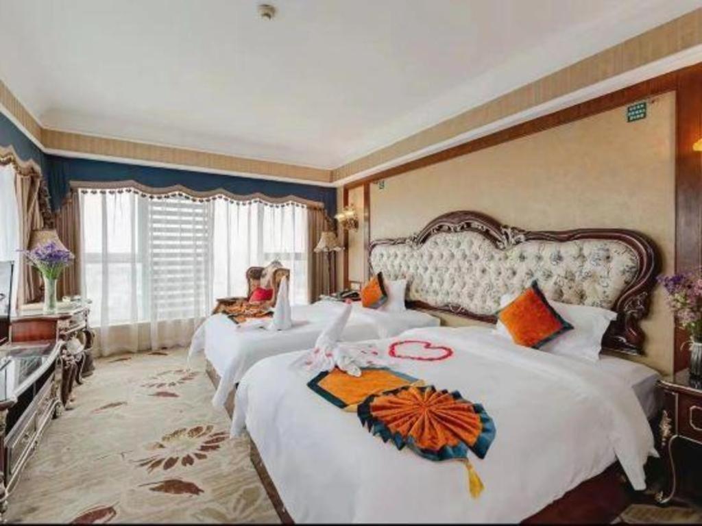Chengdu French Theme Gold Palace Exterior photo