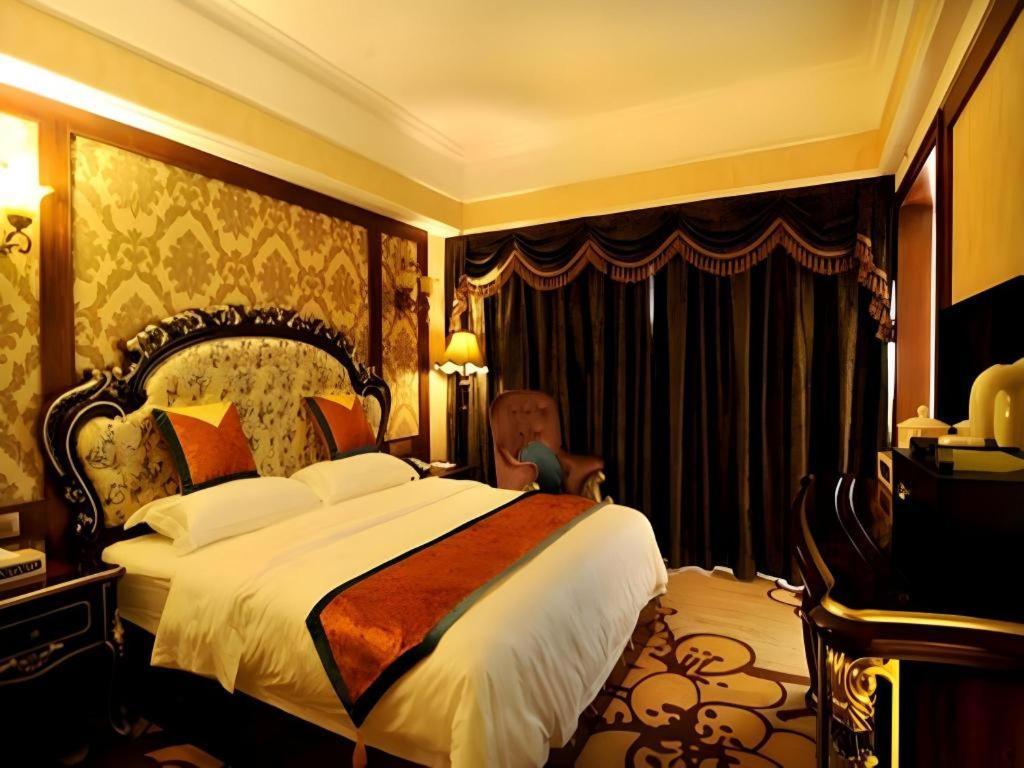 Chengdu French Theme Gold Palace Exterior photo