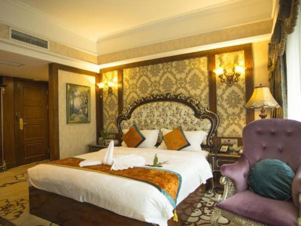 Chengdu French Theme Gold Palace Exterior photo