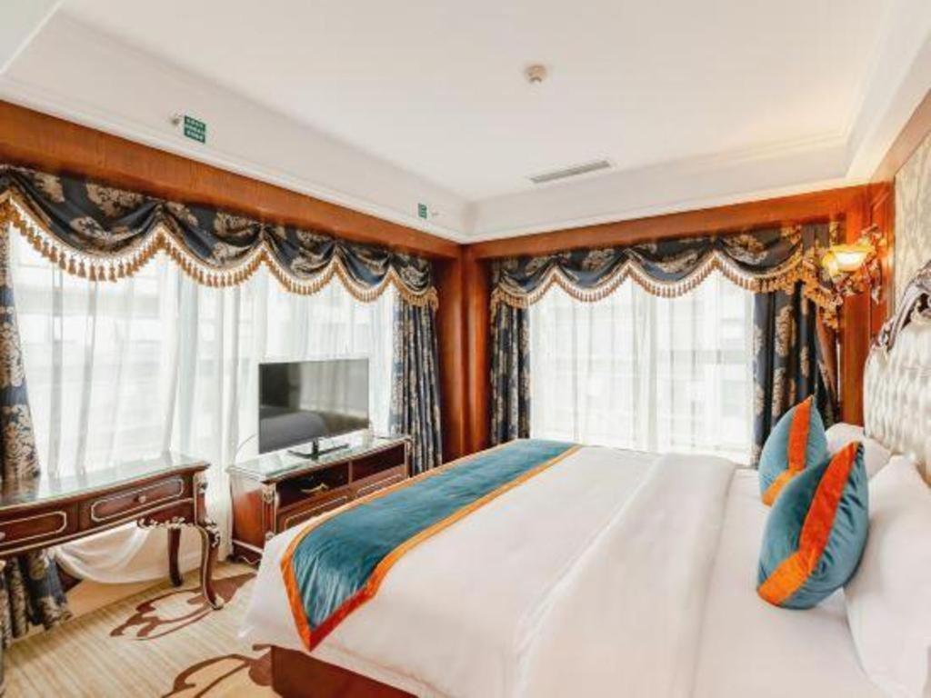 Chengdu French Theme Gold Palace Exterior photo