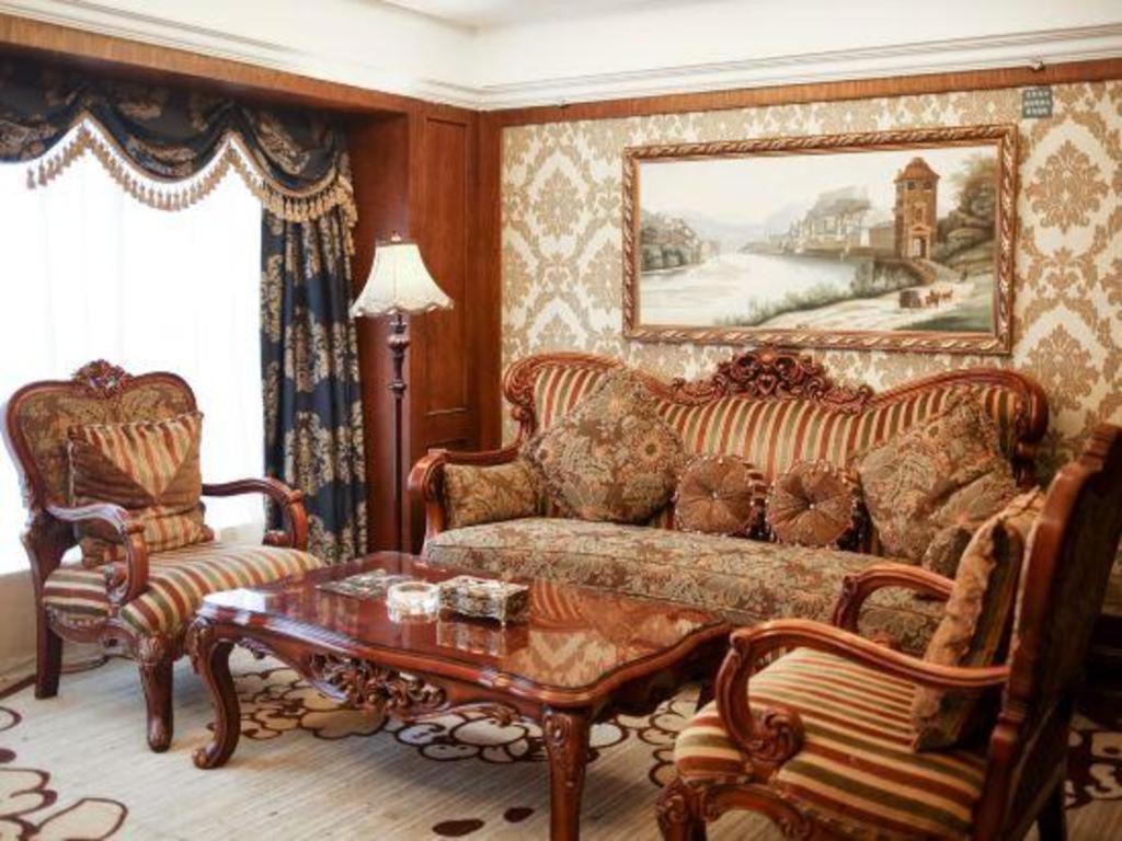 Chengdu French Theme Gold Palace Exterior photo